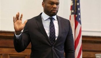 El rapero 50 Cent declara sobre finanzas en demanda por video sexual 