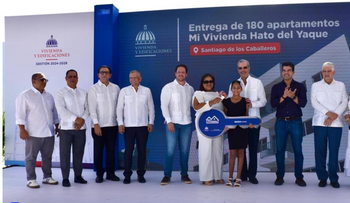 Abinader inaugura viviendas y escuela en Hato del Yaque