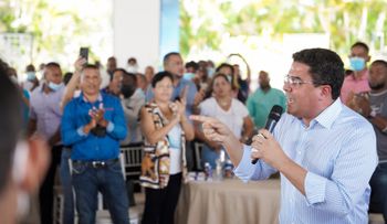 Abinader encomienda a David buscarle trabajo a dirigentes del PRM; Collado promete que estarán nombrados antes de diciembre