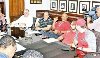 Los Leones seleccionan a MaClane y Licey a Cody