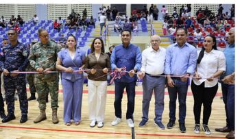 Ministro Deportes entrega polideportivo en Mao