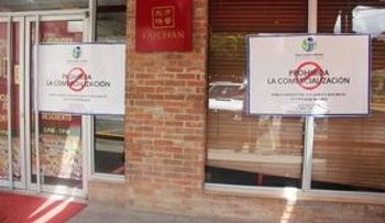 Pro Consumidor cierra pica pollo en Los Mameyes por falta de higiene y restaurante en Piantini 
