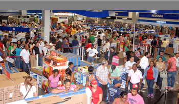 Abarrotan negocios por â??Black Fridayâ?; se congestionan calles y avenidas; televisores plasma los más buscados