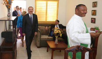 Presidente entrega 128 viviendas en Azua y Elías Piña; techos dignos para los más pobres 