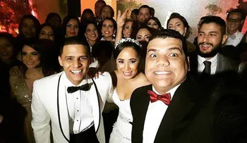 Se casa el presentador Manny Peralta, hijo de Domingo Bautista