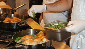 Intoxicación inesperada: ¿por qué es peligroso recalentar la comida?