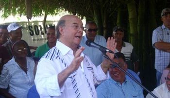Mejía dice tener el coraje para enfrentar problemas nacionales