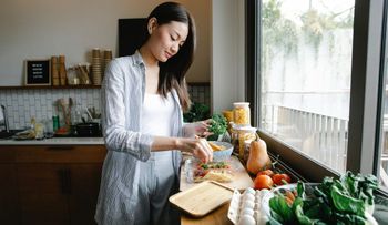 Una cena con buen sabor, pero perjudicial para la salud; advierten médicos y nutricionistas