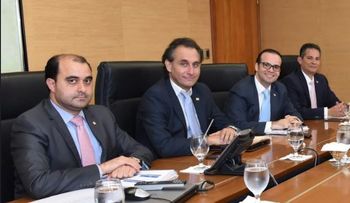 Gobernador Valdez Albizu recibe inversionistas internacionales interesados en conocer desempeño economía de RD