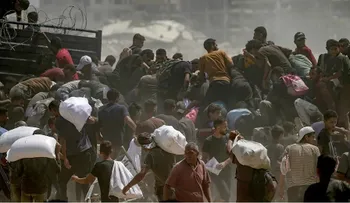 Israel mata ocho palestinos mientras trataban de recibir comida en Gaza