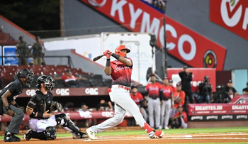 Leones hilvanan segunda victoria con paliza sobre Gigantes