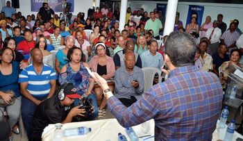 Andrés Navarro recibe respaldo de dirigentes del PLD de Nagua