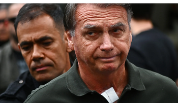 Jair Bolsonaro sigue estable, con problemas renales