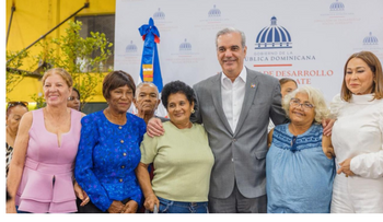 Luis Abinader inicia entrega del Bono Madre 2026