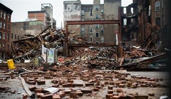 Derrumbe en NY: Pocas esperanzas por 2 desaparecidos 