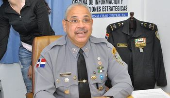 Sancionarán a policías fueron grabados durmiendo dentro de patrulla en Santiago