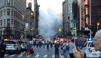  Cinco heridos y 28 edificios evacuados por explosión de tubería en Manhattan 
