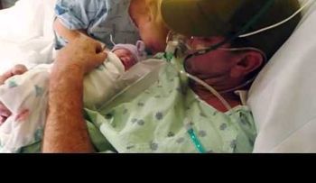 Un hombre con cáncer terminal conoce a su hija antes de morir  (Video)