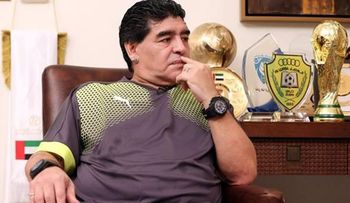 Maradona: "Lo único que le pido a Dios es que Macri llegue como presidente a cortar el pan dulce"