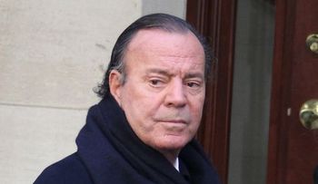 Julio Iglesias con problemas de salud; suspende presentación 
