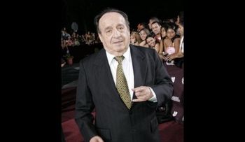 Salud de Chespirito empeora y sin esperanza de recuperación, asegura diario mexicano