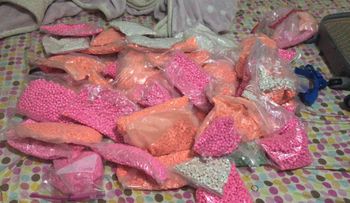 Apresan una sargento FARD y a un hombre, y les ocupan más de 100 mil pastillas de éxtasis