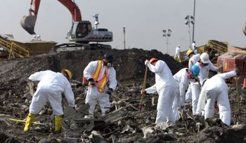 Familia de víctimas de incendio y autoridades de Nueva York enfrentados