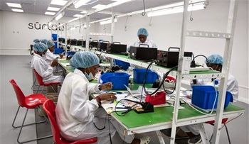 Venezolanos compran tabletas fabricadas en Haití