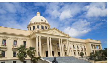 Abinader designa comisión técnica de SeNaSa