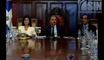 Danilo dice educación es principal herramienta para vencer pobreza; gradúan primeros 60 mil alfabetizados