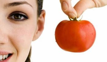 Elimina las arrugas con tomate y yogur. ¡Tendrás el cutis de una adolescente!