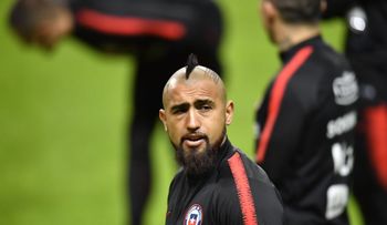 "Cuando se burlan, tienen que demostrar que son superiores"; mensaje de Arturo Vidal a Perú y Argentina