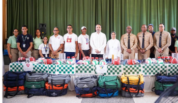 Inefi y Armada remozan canchas y entregan útiles en SD Este