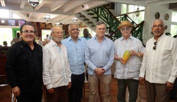Exministros de Agricultura se reúnen con director IICA en San Cristóbal
