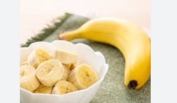 El increíble impacto de comer una banana en la noche