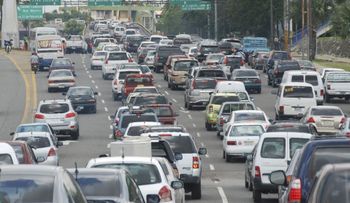 Impuestos a vehículos serían cobrado por su monto; no por año de circulación