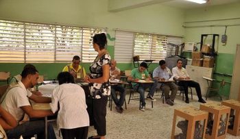 Sued denuncia boletas pre marcadas en centro de votación