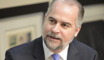 El economista Alejandro Fernández W será designado superintendente de Bancos