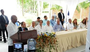 Ministro de Industria y Comercio participa en 50 aniversario Universidad ISA