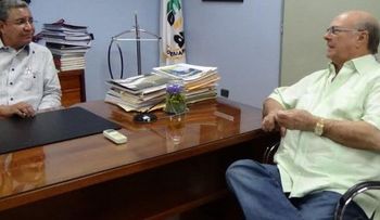 Hipólito Mejía visita al director del Feda