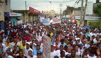 En Los Alcarrizos, evangélicos  marchan â??por la paz y la no violenciaâ?