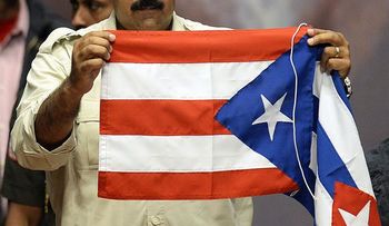 Nicolás Maduro confunde bandera de Puerto Rico con la de Cuba 