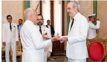 Luis Abinader recibe cartas credenciales de seis nuevos embajadores