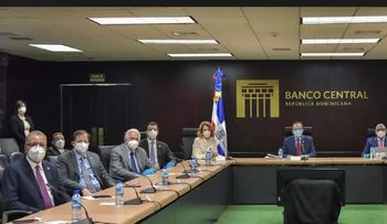 Gobernador del BC evalúa con presidentes de instituciones bancarias condiciones monetarias y cambiarias del país