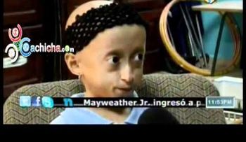 Una niña tiene rara enfermeda que la hace envejecer (VIDEO)
