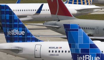 Dominicanos varados en aeropuerto de Nueva York por problemas de JetBlue