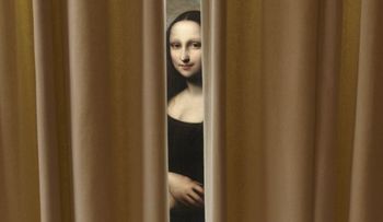 La Mona Lisa 'se corta el pelo' en solidaridad con los enfermos de cáncer 