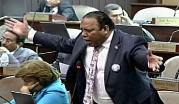 Diputado Matos dice periodistas hablan â??mierdaâ? y Castro se queja porque comió guineo con aguacate