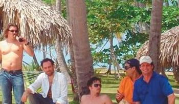 Ricardo Arjona, Brad Pitt, Shakira y otras celebridades llegan a República Dominicana 