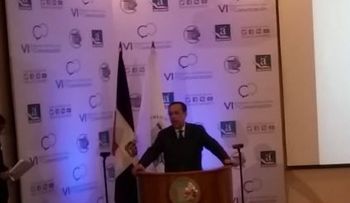 Gobernador BC, Valdez Albizu niega escasez dólar; dice mercado de divisas es estable